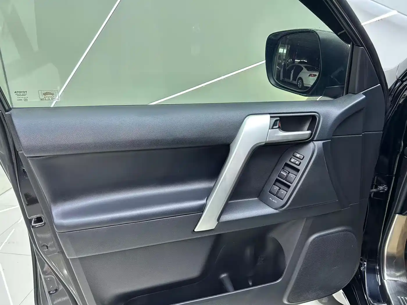Toyota Prado 2018 3.5L Auto TX-L фото 8
