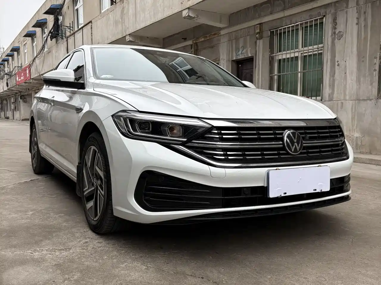 Volkswagen Sagitar 2024 300TSI DSG Surpass Edition фото 3