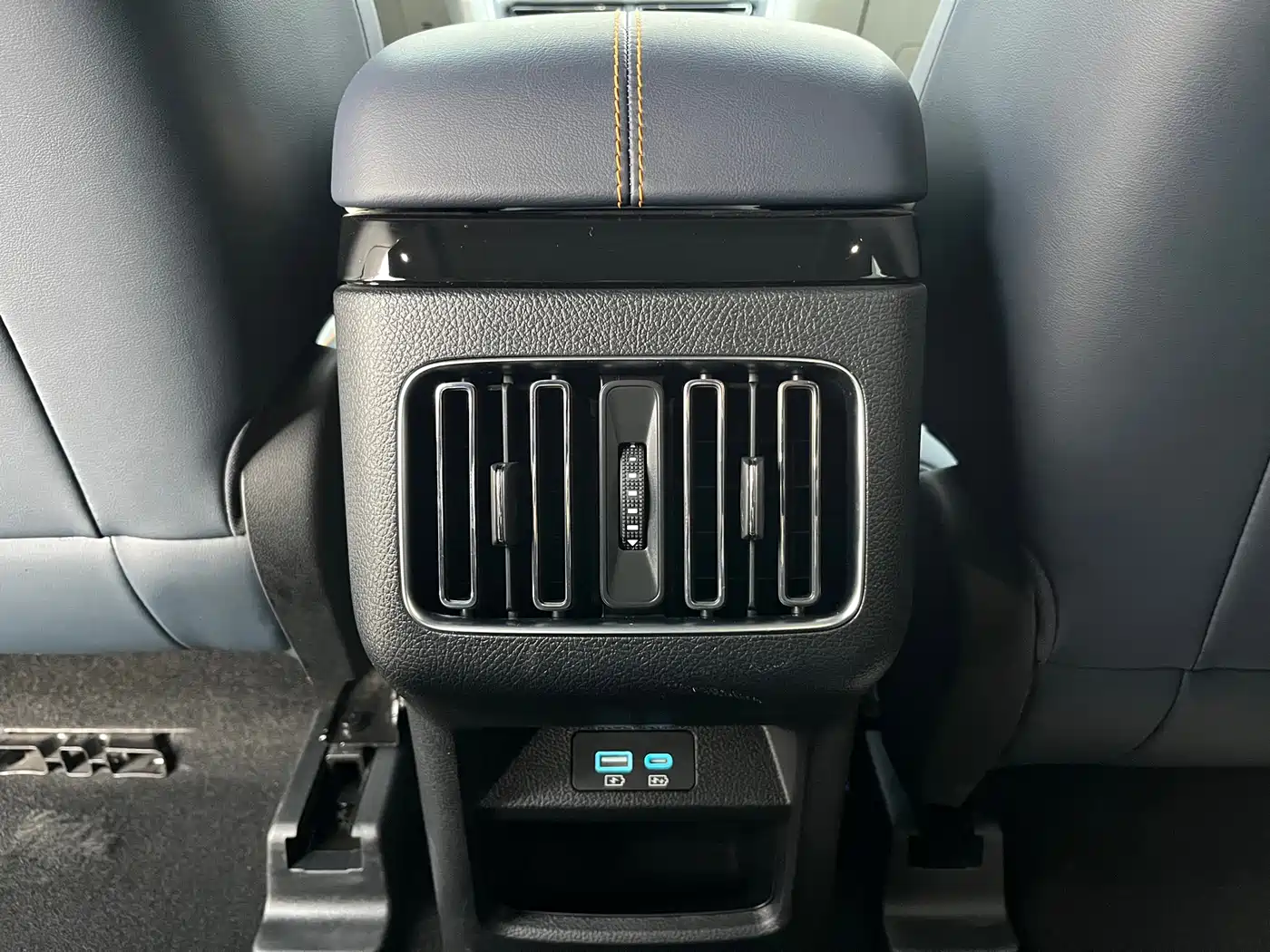 BYD Song PLUS PHEV 2024 Glory Edition DM-i 150km Flagship PLUS фото 9