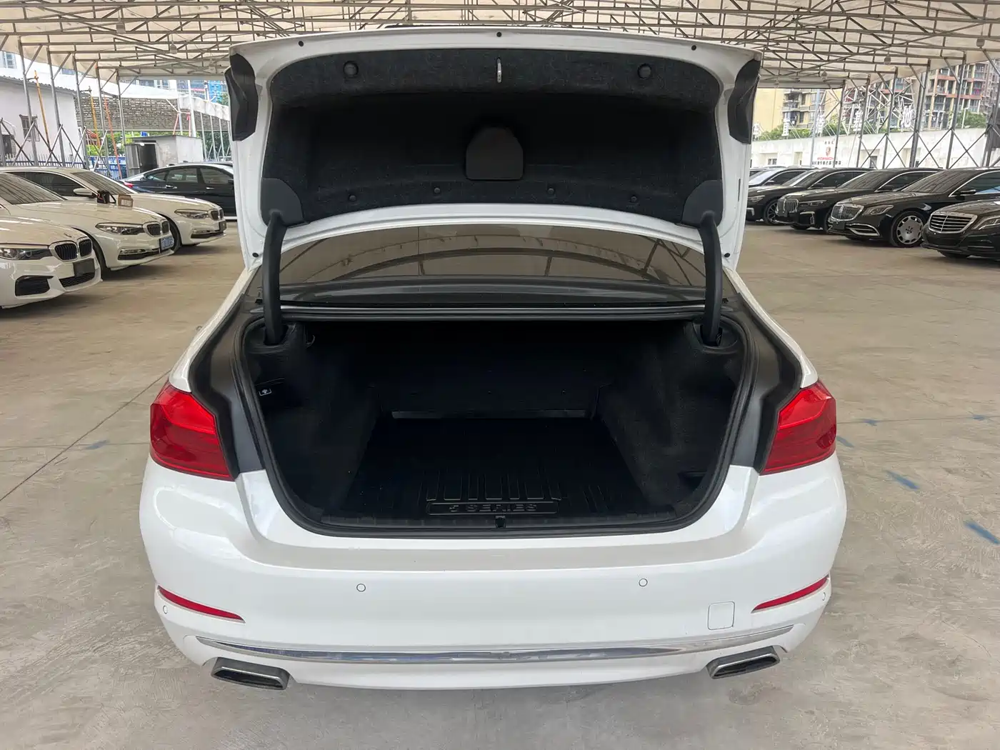 BMW 5 Series 2018 525Li Luxury Package фото 10