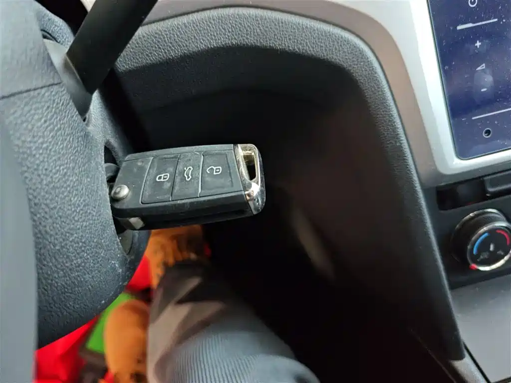 VOLKSWAGEN LINGDU