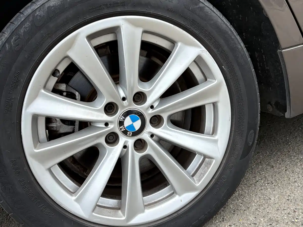 BMW 5 Series 2013 525Li Leadership фото 7