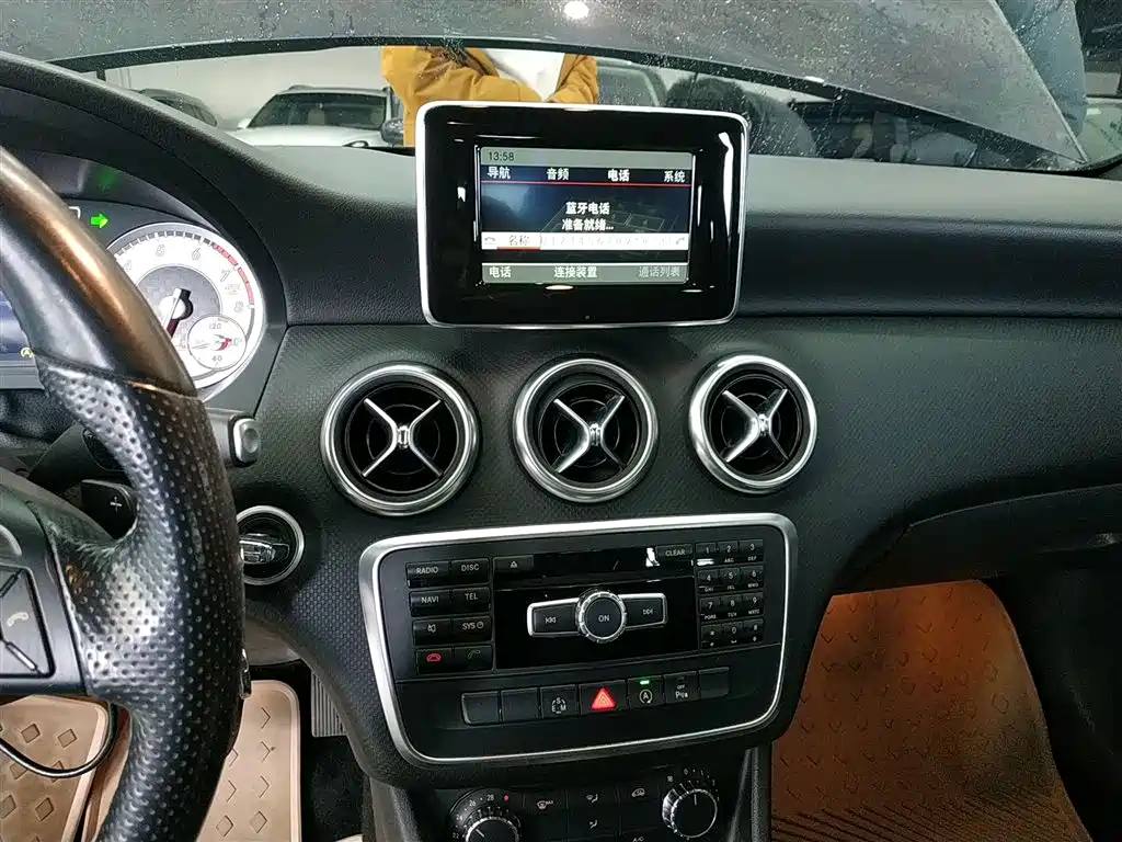 Mercedes-Benz A-Class (Import) 2015 A 200 Fashion фото 9
