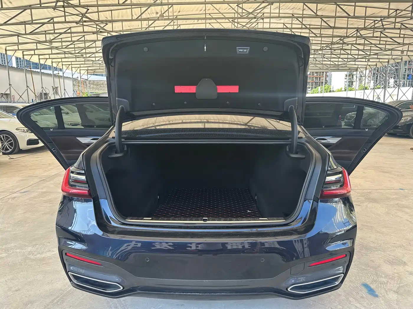 BMW 7 Series 2019 740Li Leading M Sport Package фото 13