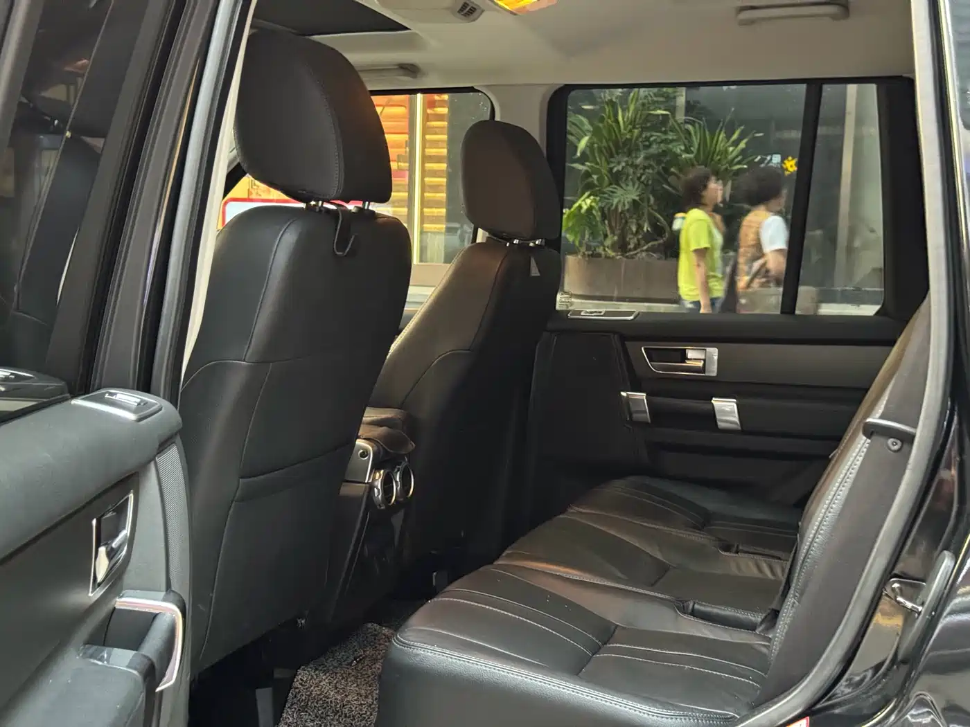 Land Rover Discovery 2015 3.0 SC V6 SE фото 9