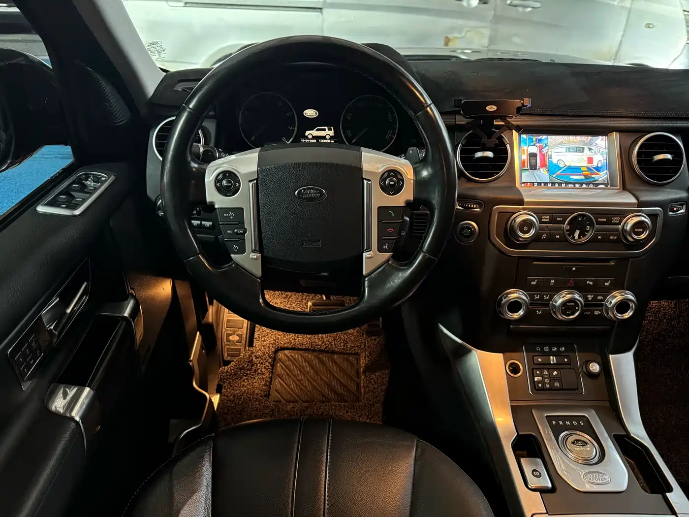 Land Rover Discovery 2015 3.0 SC V6 SE фото 14