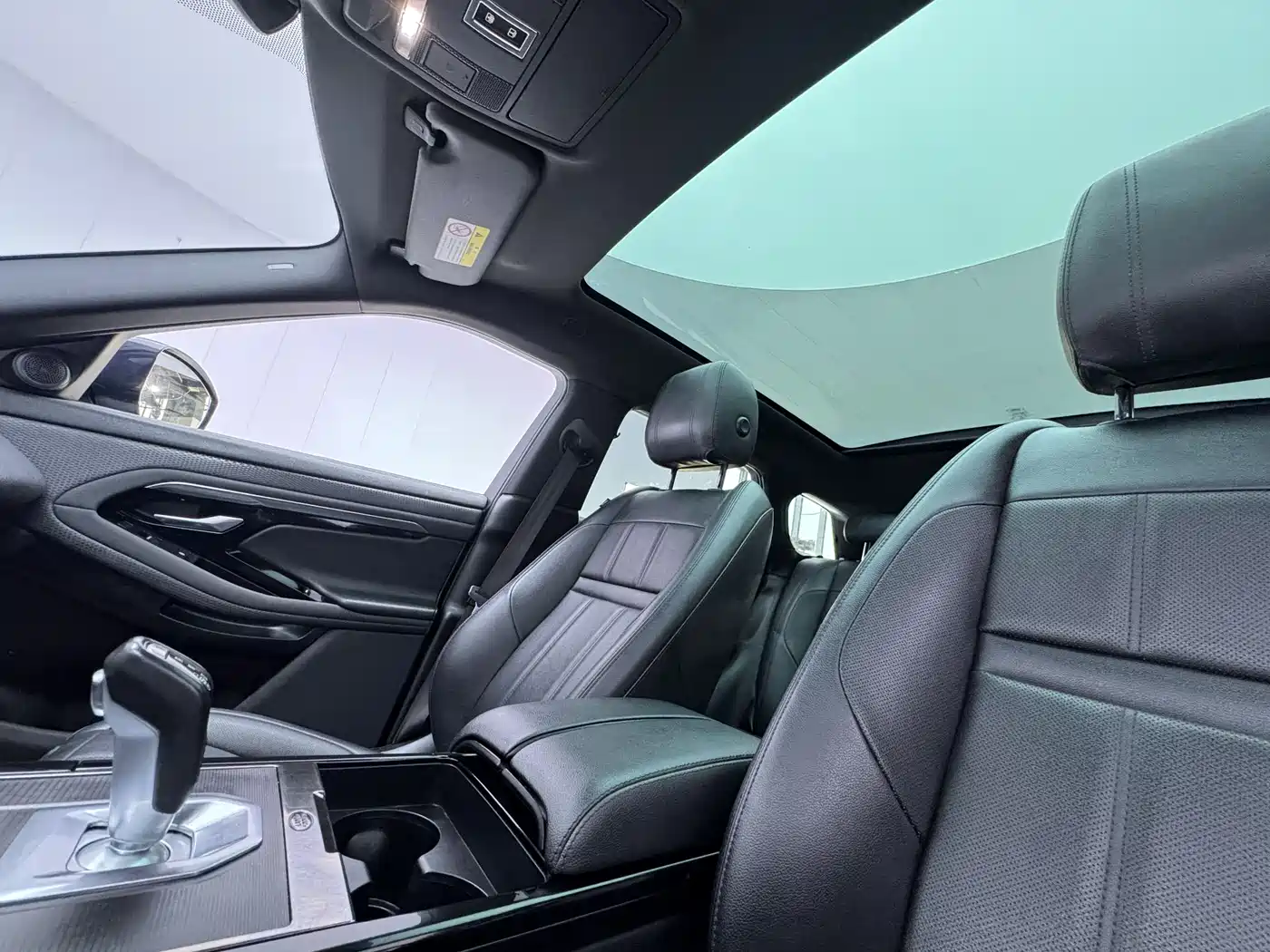 Land Rover Range Rover Evoque 2020 Model 249PS R-DYNAMIC S Gloss Black Sport Edition фото 12