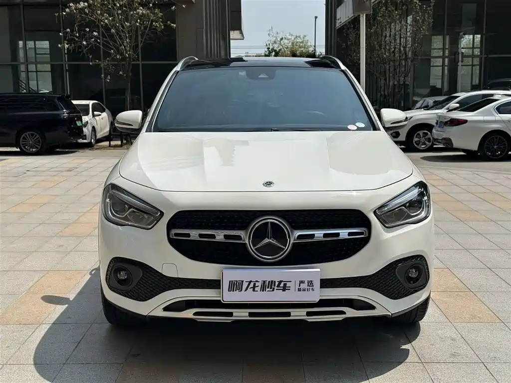 MERCEDES-BENZ GLA