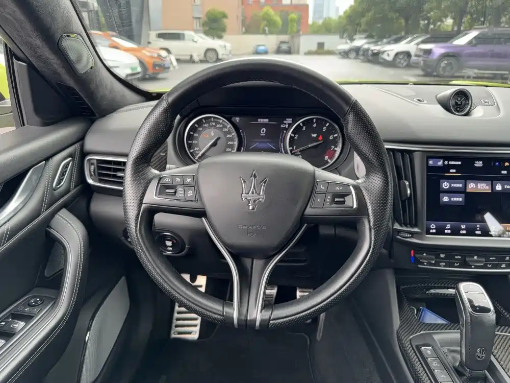 Фото 6 - Maserati Levante