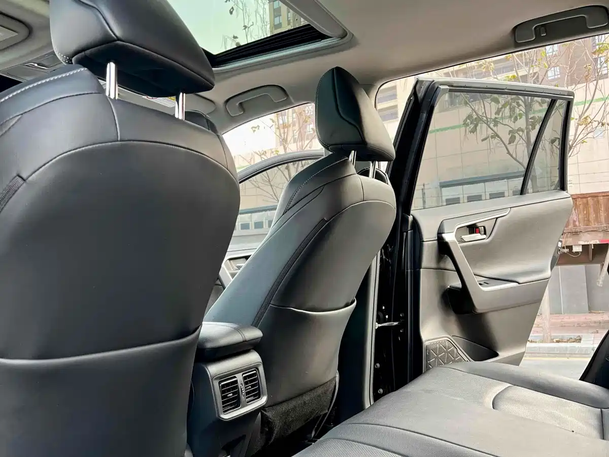 Toyota Wildlander 2020 2.0L CVT 2WD Premium фото 6