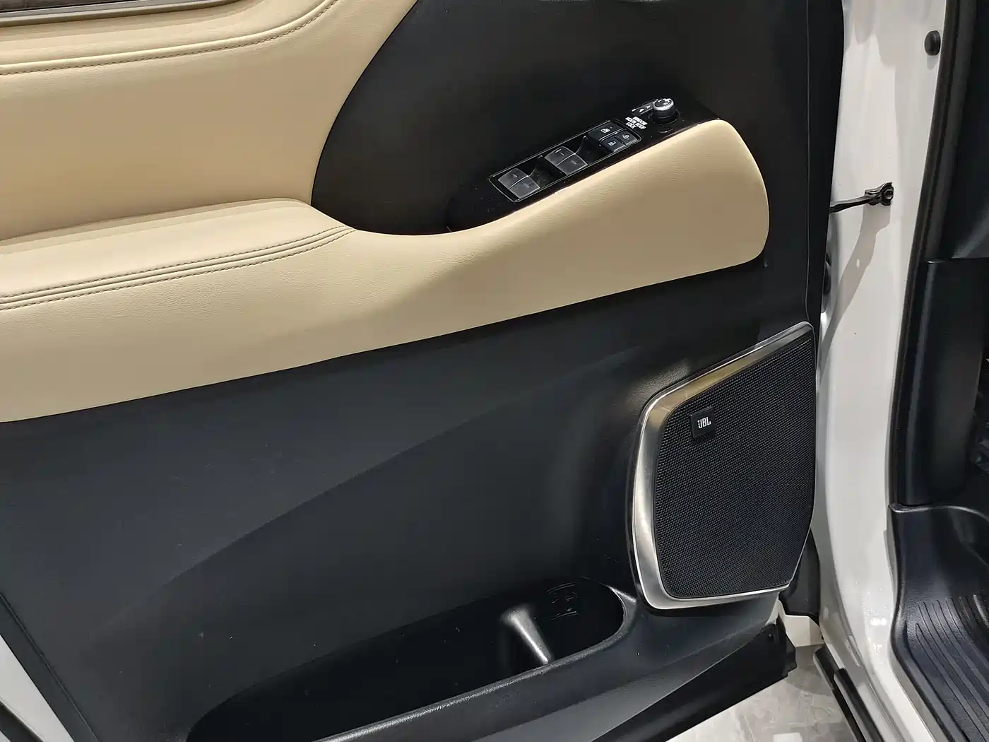 Toyota Vellfire 2023 Crown Hybrid 2.5L HV Ultimate фото 7