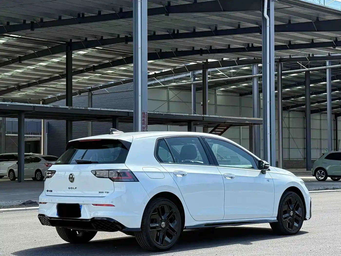 Volkswagen Golf 2025 300TSI R-Line фото 8
