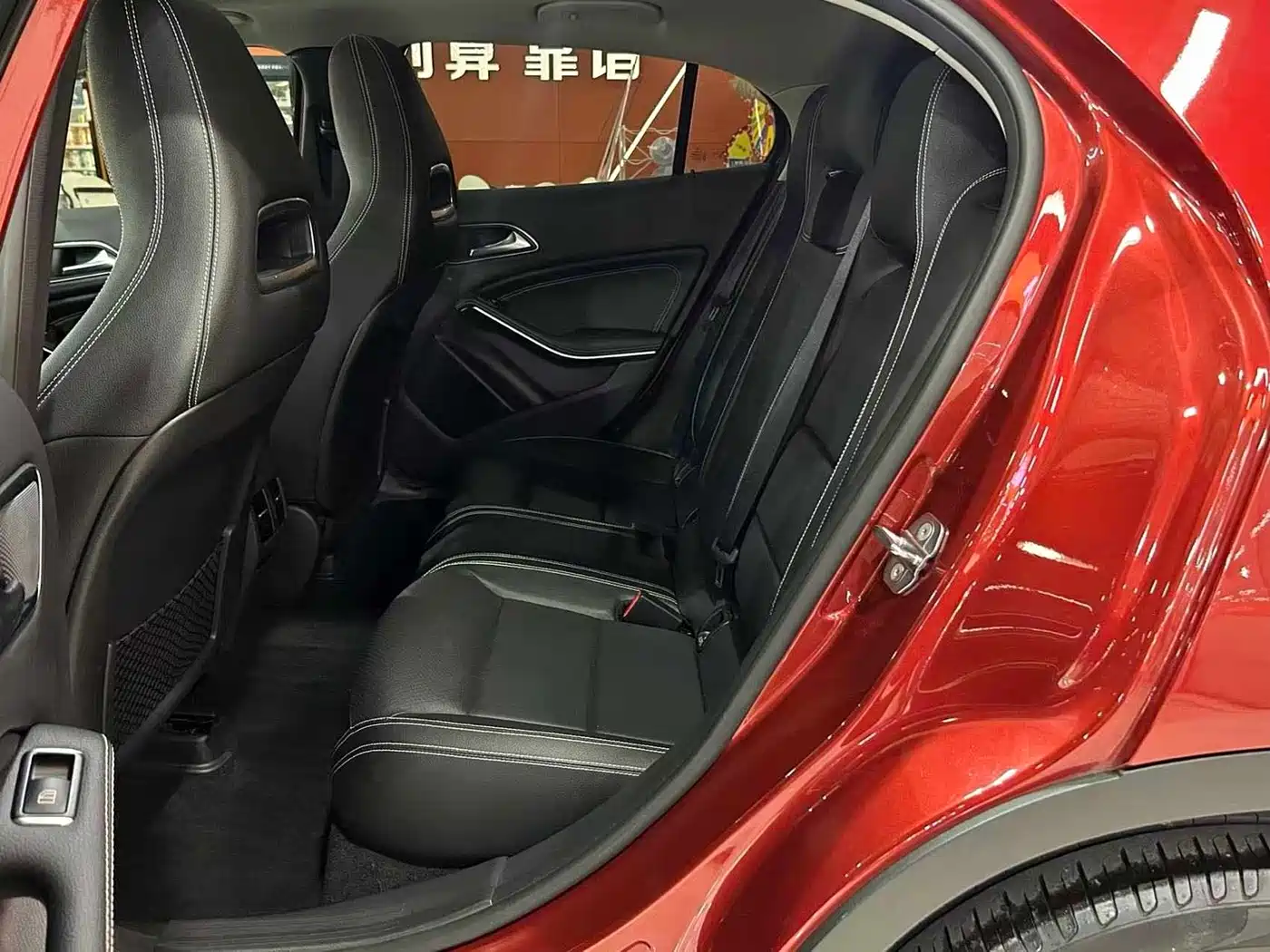 Mercedes-Benz GLA 2018 GLA 200 Dynamic фото 16