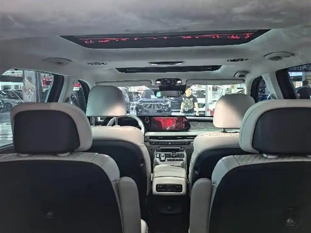 Hyundai Palisade 2023 3.5L Automatic AWD Connoisseur Enhanced Edition фото 9