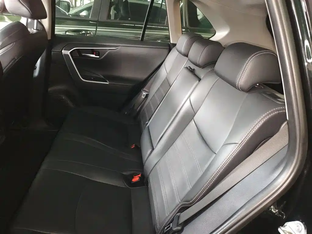 Toyota Wildlander 2022 2.0L CVT FWD Luxury PLUS Edition фото 13