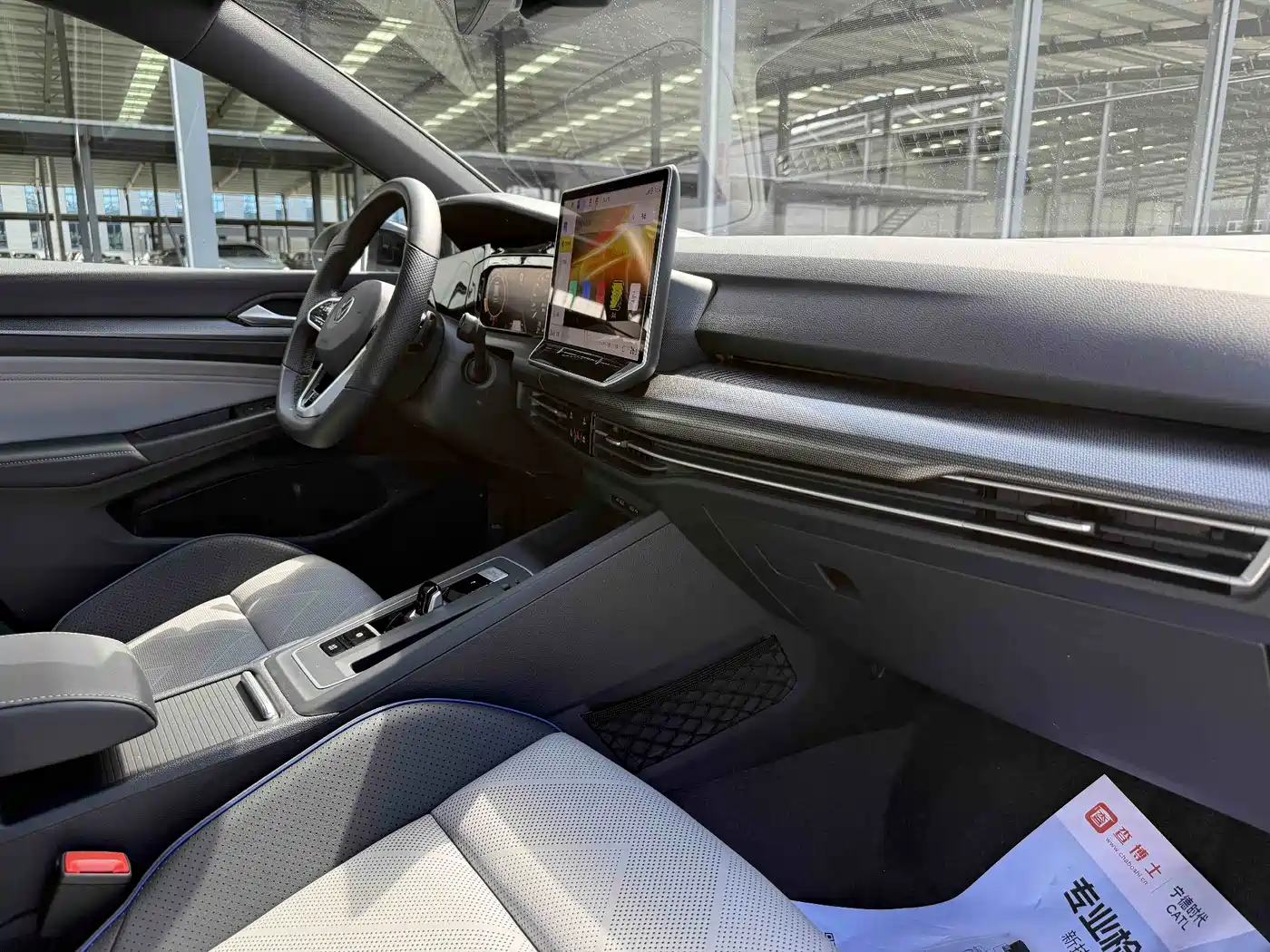 Volkswagen Golf 2025 300TSI R-Line фото 5