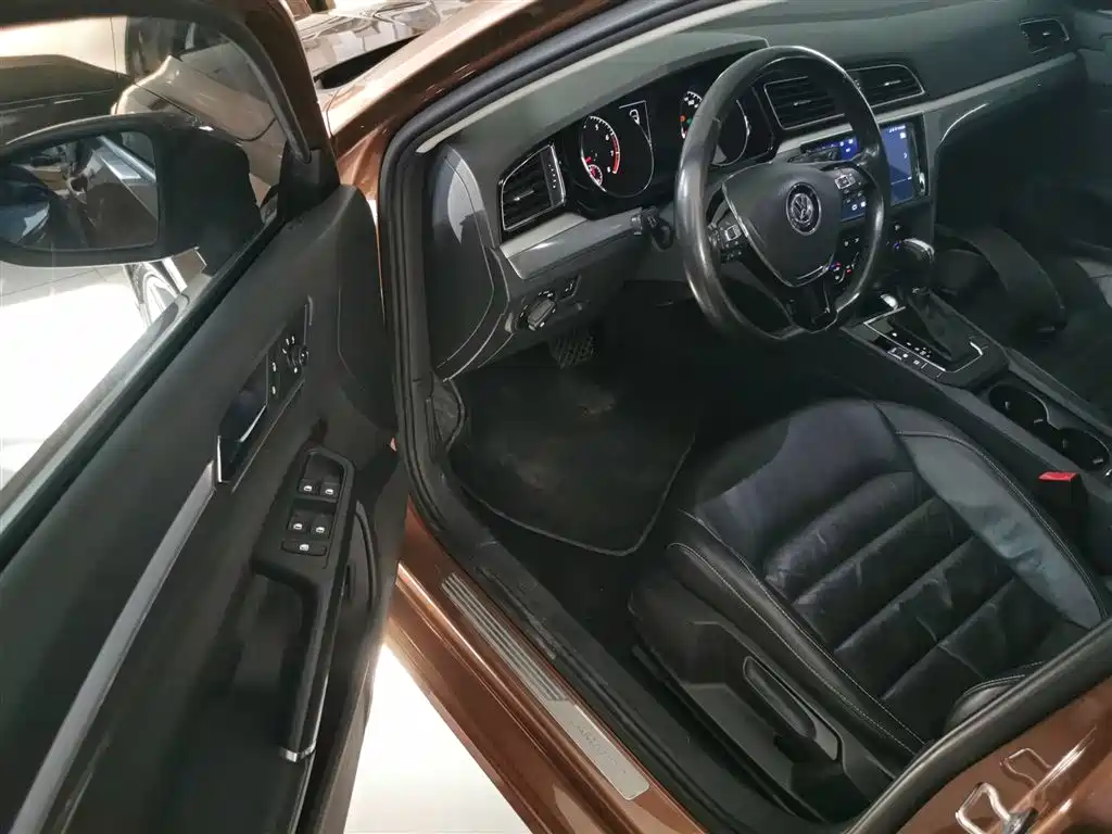 Volkswagen Lamando 2015 280TSI DSG Comfort фото 12