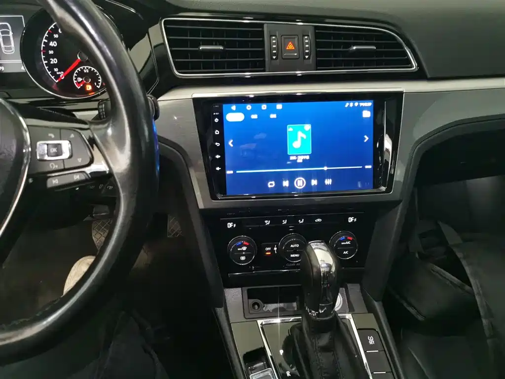 Volkswagen Lamando 2015 280TSI DSG Comfort фото 9
