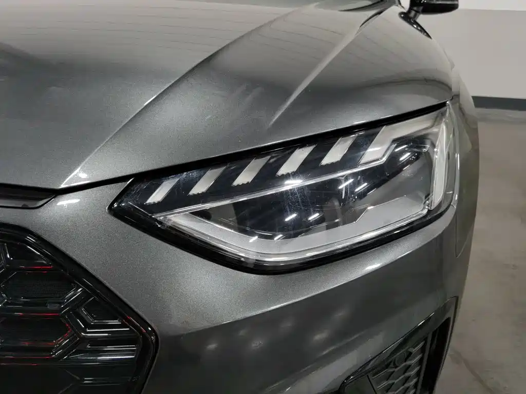 Фото 7 - Audi A4L