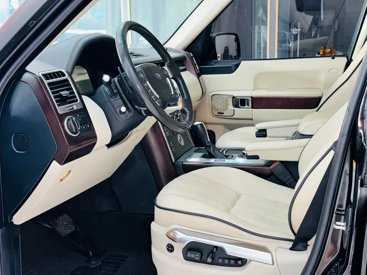 Land Rover Range Rover 2012 5.0 NA V8 фото 5