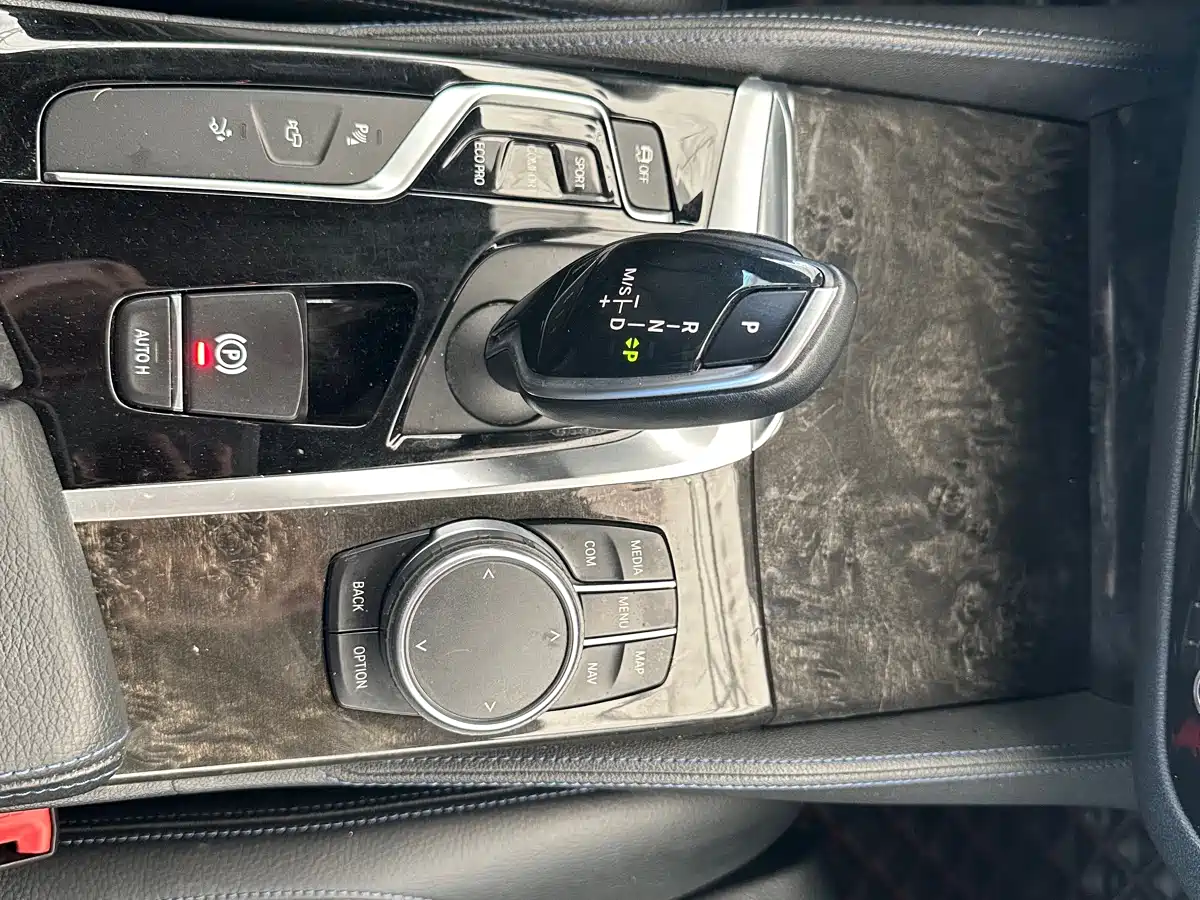 BMW 6 Series GT 2018 630i Luxury Design Package фото 27