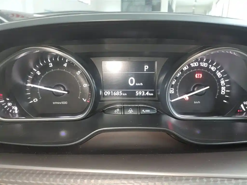 Peugeot 2008 2014 1.6L Automatic Navigation Edition фото 11