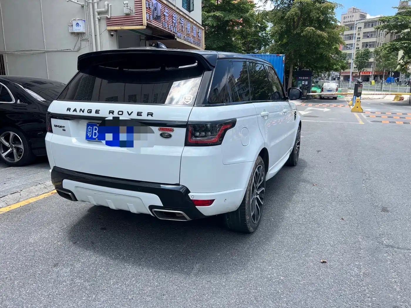 Land Rover Range Rover Sport 2022 3.0 L6 Gloss Black Edition фото 8