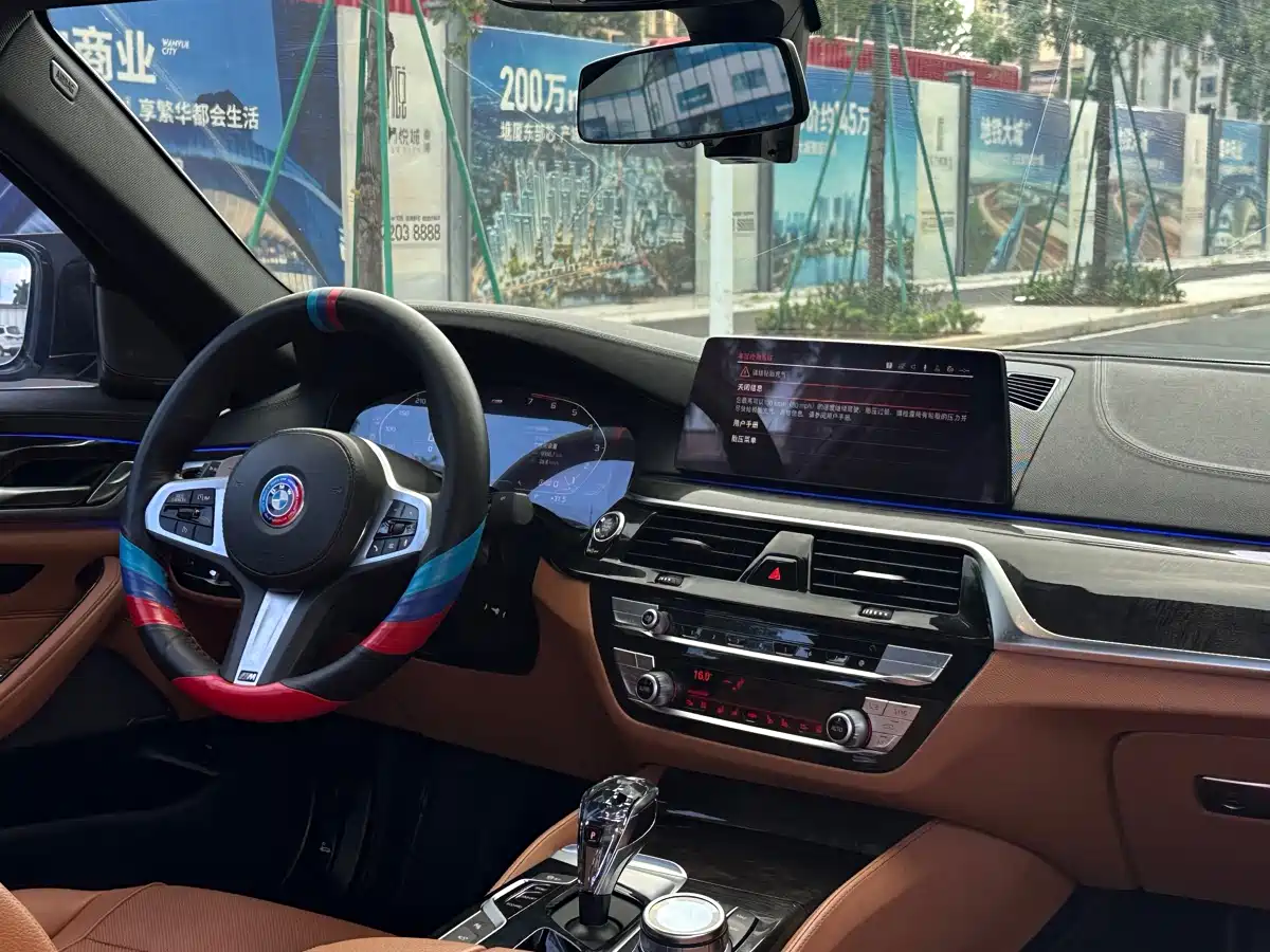 BMW 5 Series 2020 530Li Exclusive M Sport Package фото 3