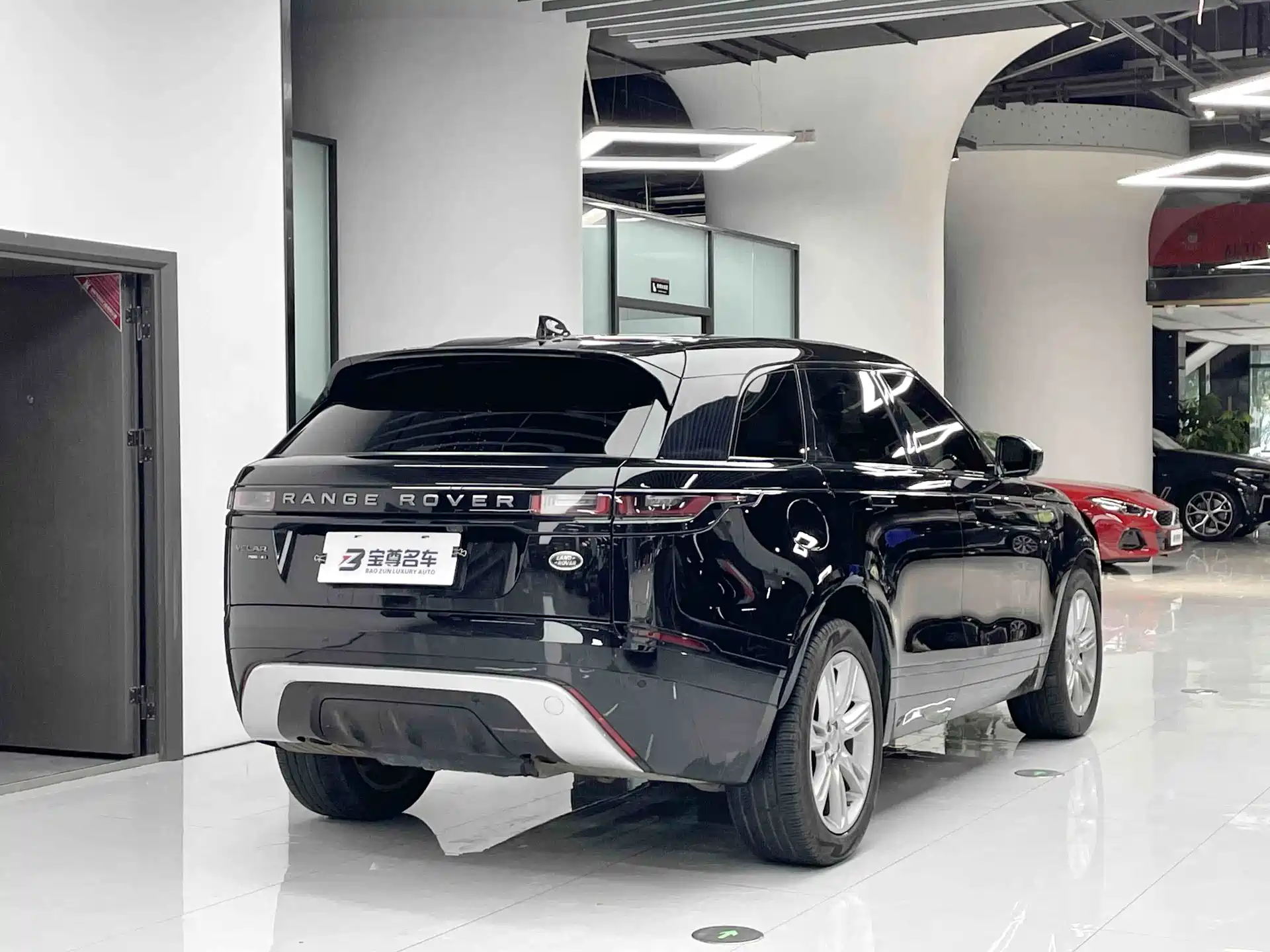 Фото 11 - Land Rover Range Rover Velar