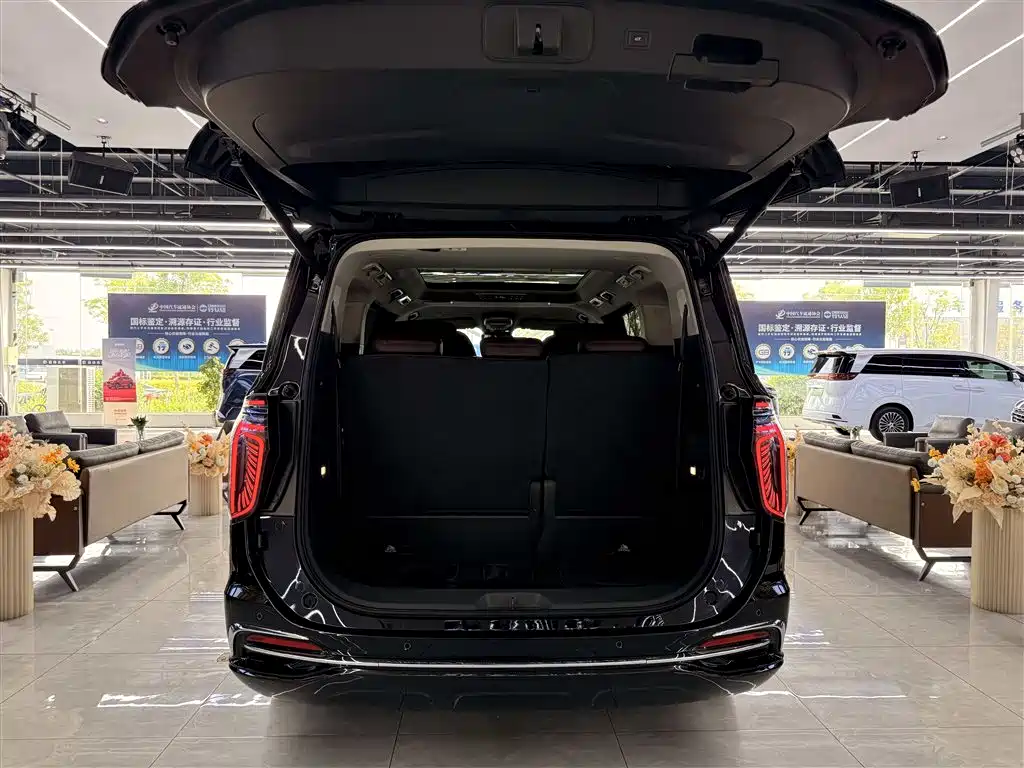 Hongqi HQ9 2023 2.0T Smart Connect Flag Enjoy Edition фото 29