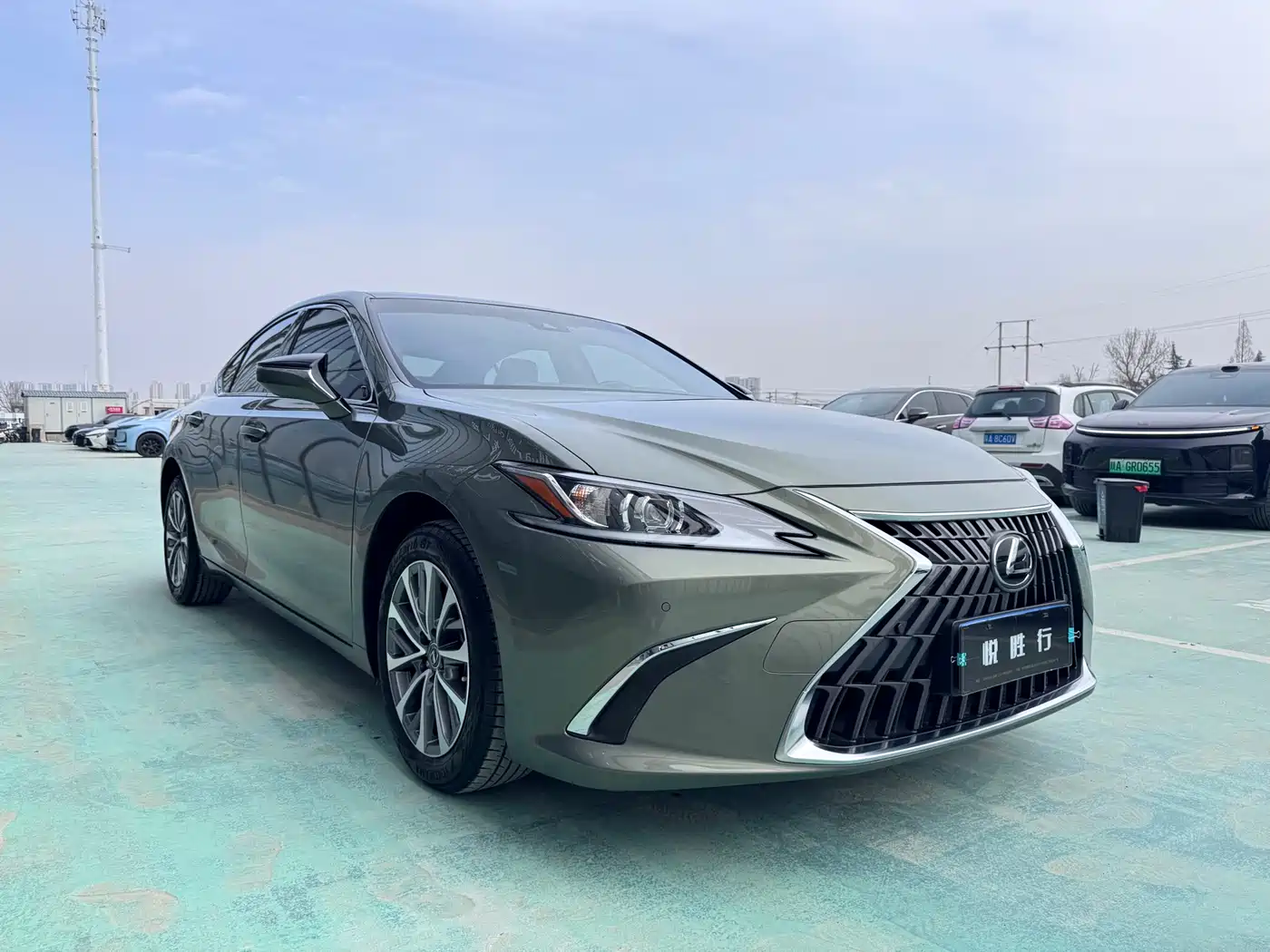 Lexus ES 2023 200 Excellence Edition фото 3