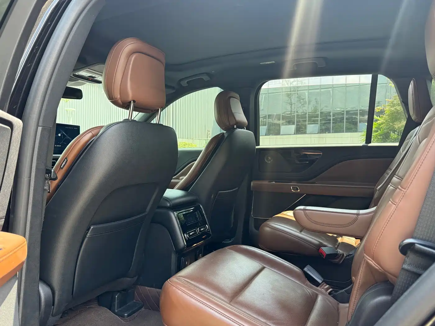 Фото 7 - Lincoln Aviator
