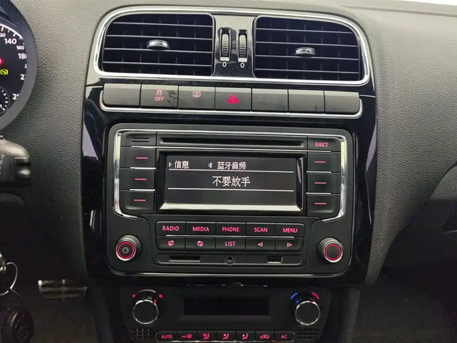 Volkswagen Polo 2012 1.4TSI GTI фото 12