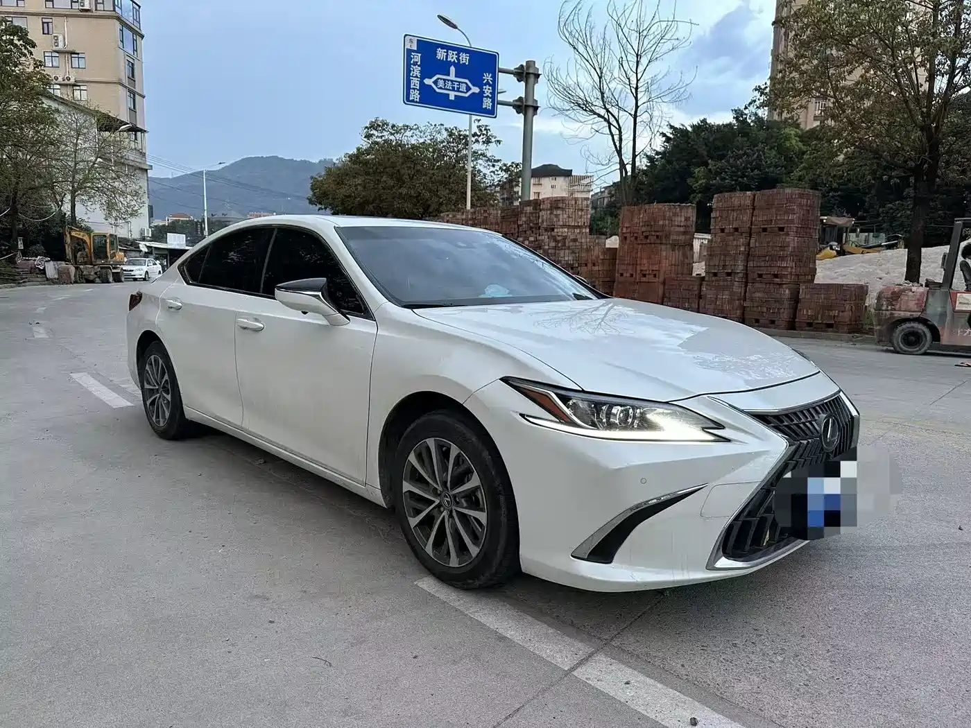 Lexus ES 2023 200 Excellence Edition фото 3