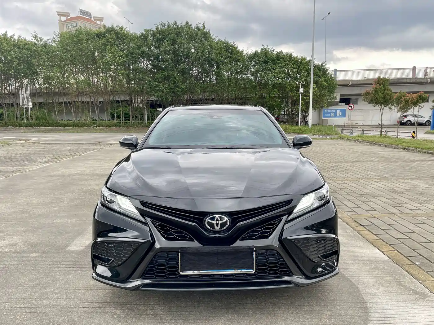 Photo 2 - Toyota Camry