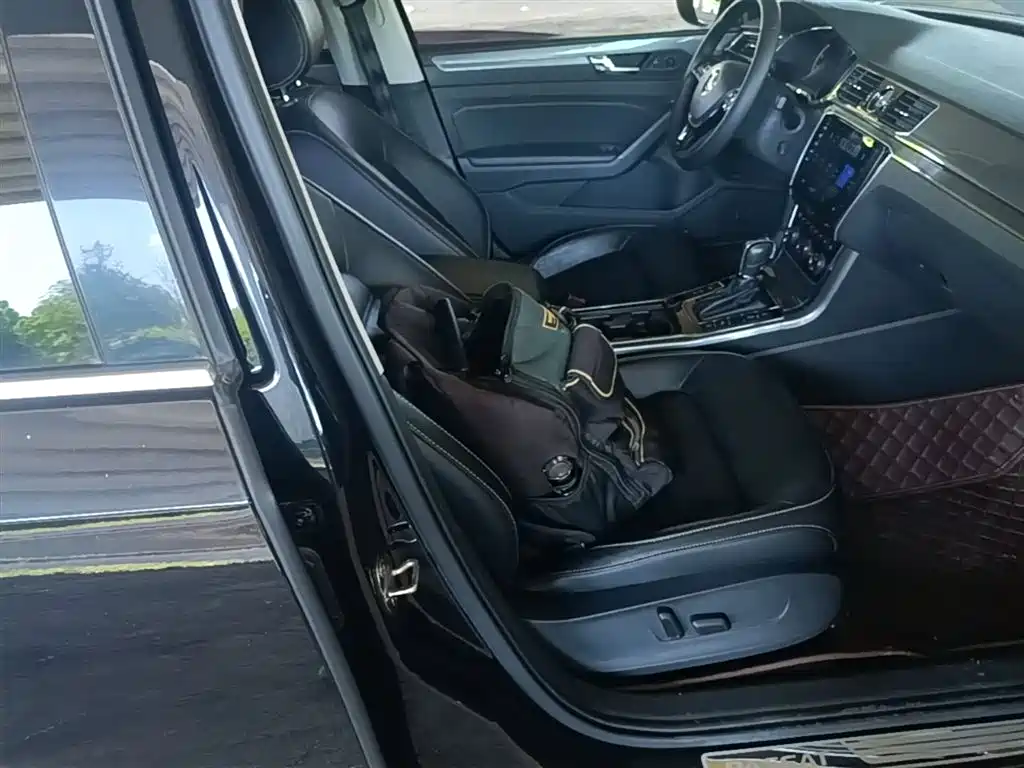 Volkswagen Passat 2017 330TSI DSG Prestige фото 25