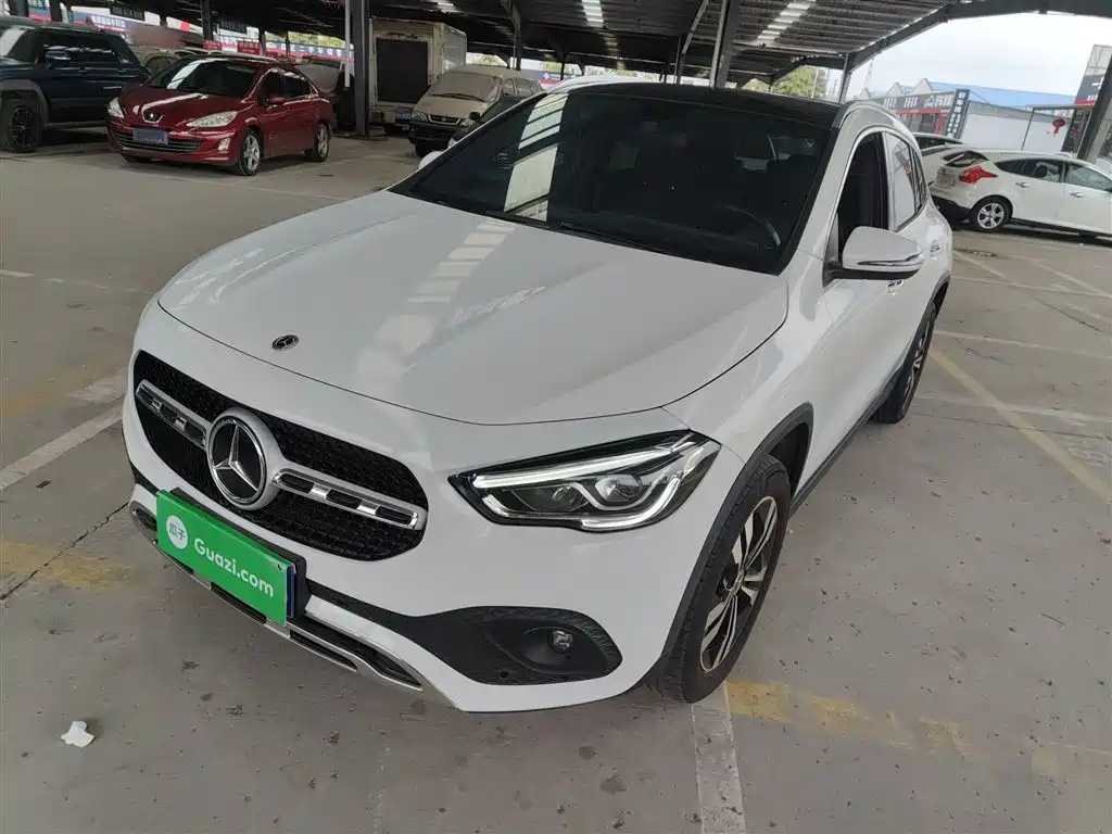 MERCEDES-BENZ GLA