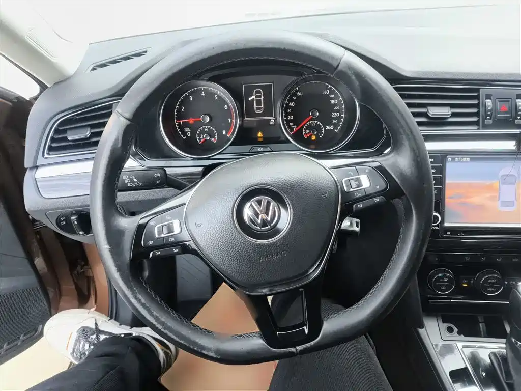 Volkswagen Lamando 2015 330TSI DSG Comfort фото 11