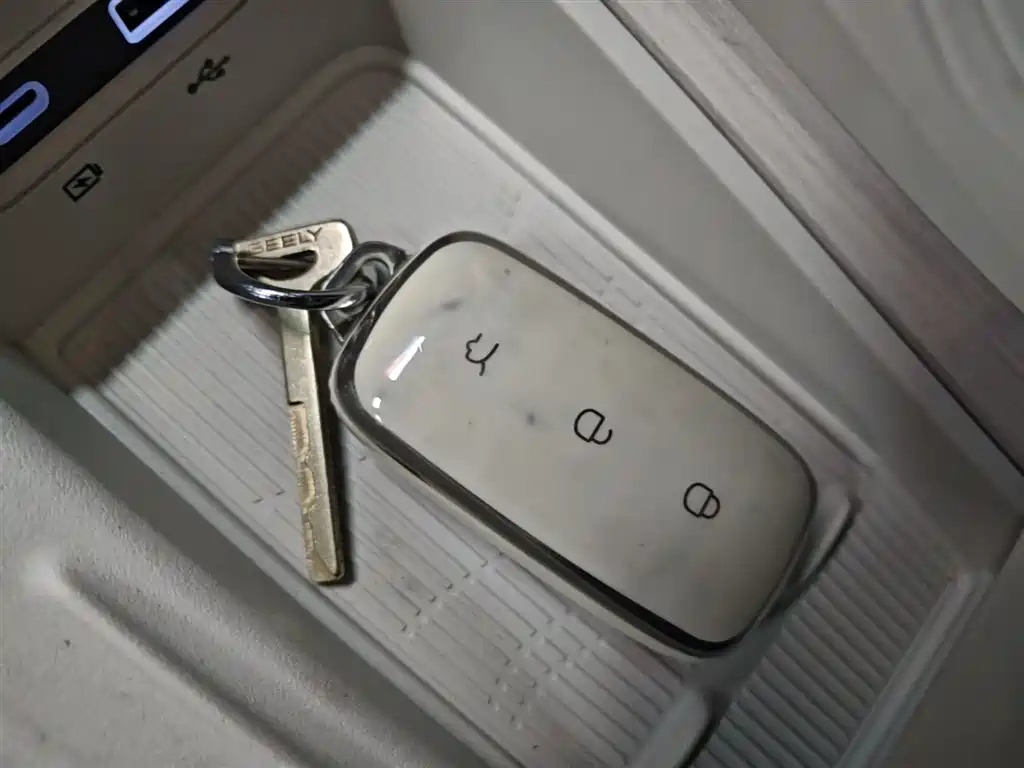 Geely Galaxy Galaxy E8 2024 665km RWD Starship Voyager Edition фото 9