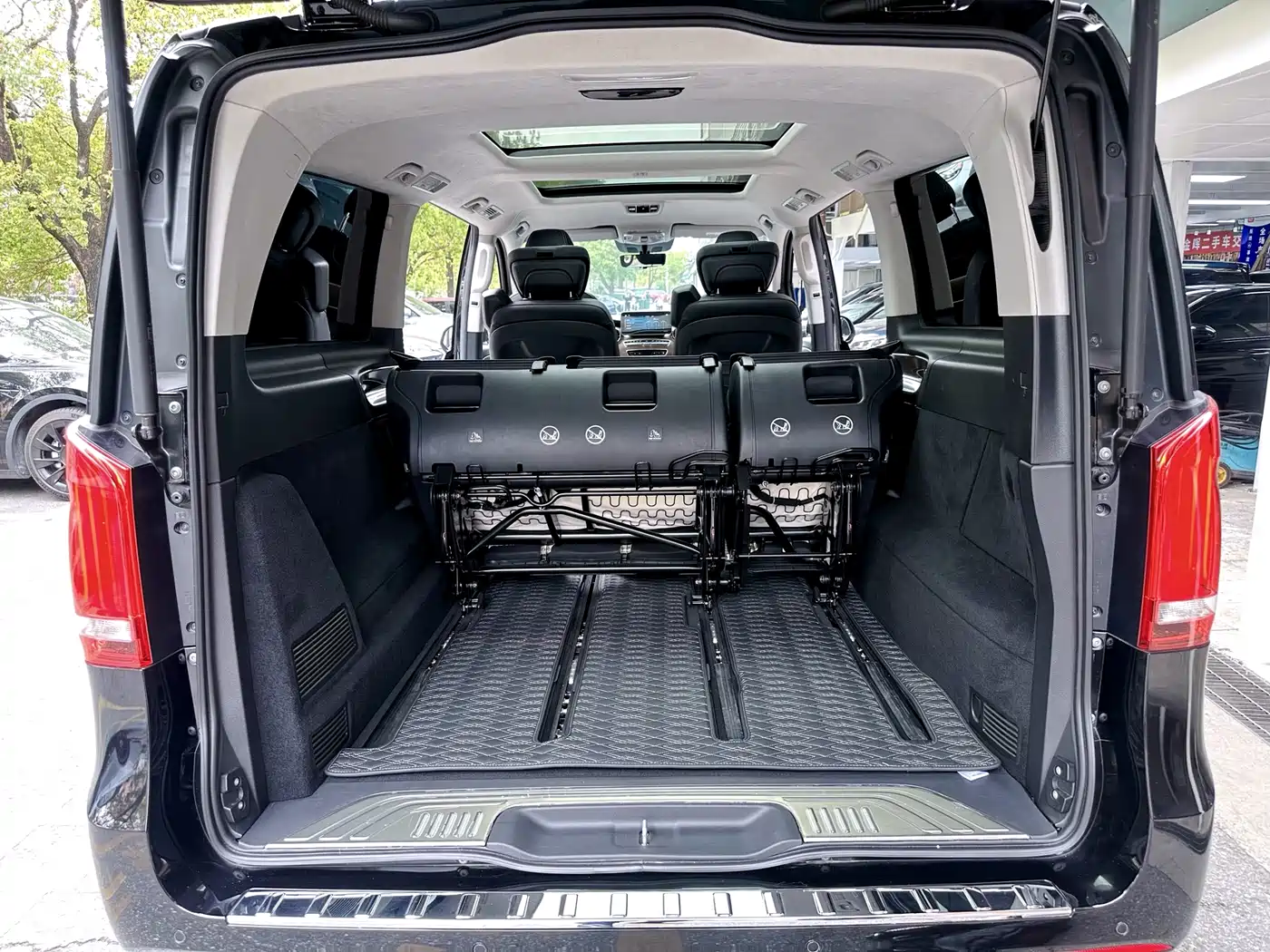Mercedes-Benz V-Class 2021 V 260 L Long Wheelbase Luxury Edition фото 11