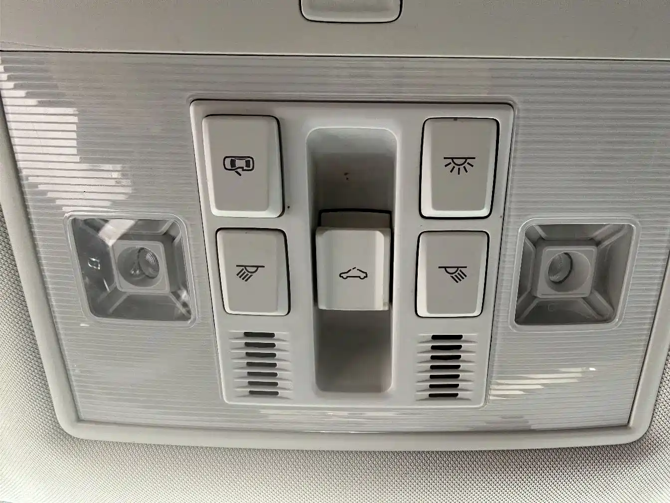 Volkswagen Tharu 2022 280TSI FWD Luxury Edition фото 13