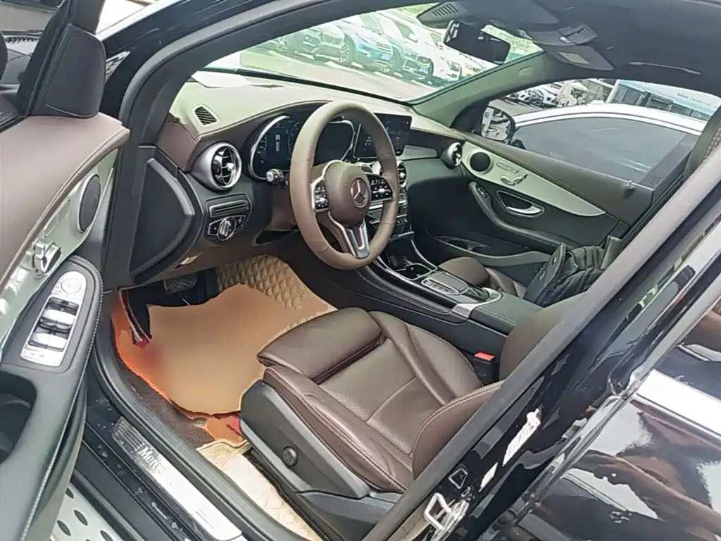 Mercedes-Benz GLC 2021 GLC 260 L 4MATIC Sporty фото 16