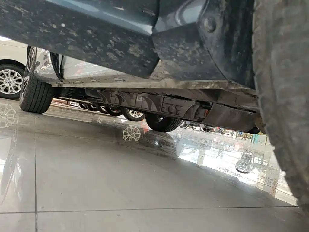 Фото 21 - Roewe RX5 New Energy