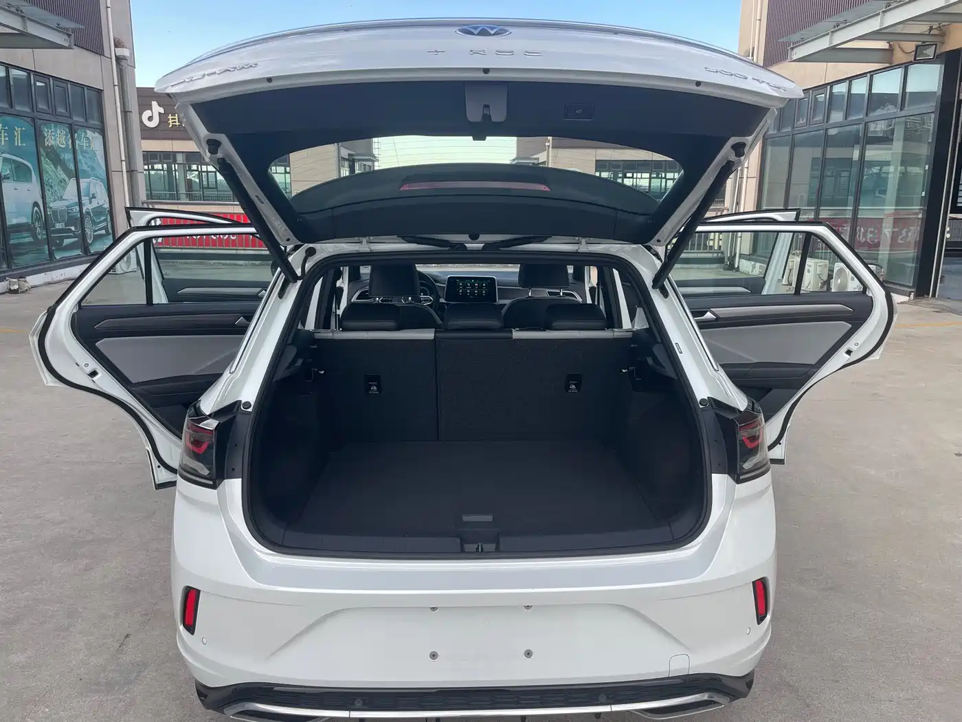 Volkswagen T-ROC 2023 300TSI DSG 2WD Starlight Edition фото 19