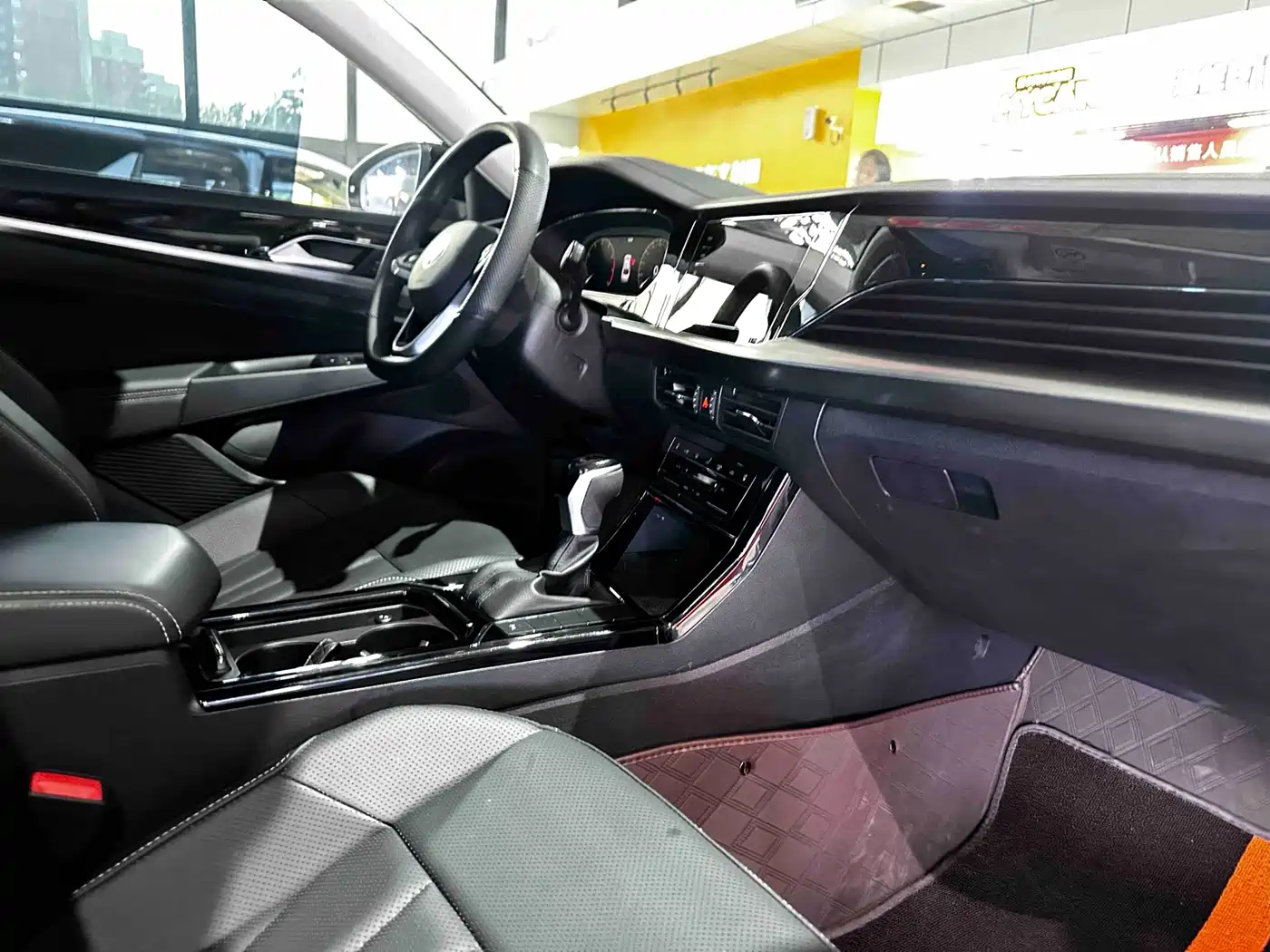 Volkswagen Passat 2025 Outstanding 330TSI Starlight Elite Edition фото 13