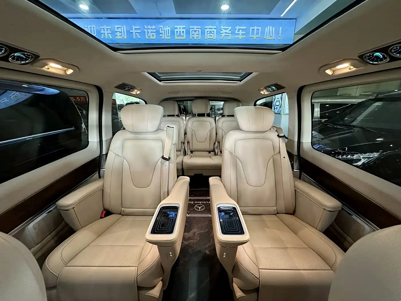 Mercedes-Benz V-Class 2022 V 260 L Long Wheelbase Luxury Edition фото 15