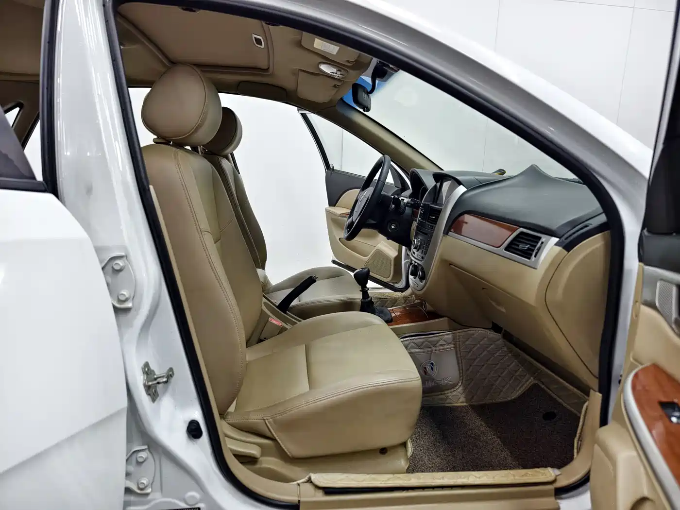 Buick Excelle 2013 1.5L Manual Exclusive фото 14