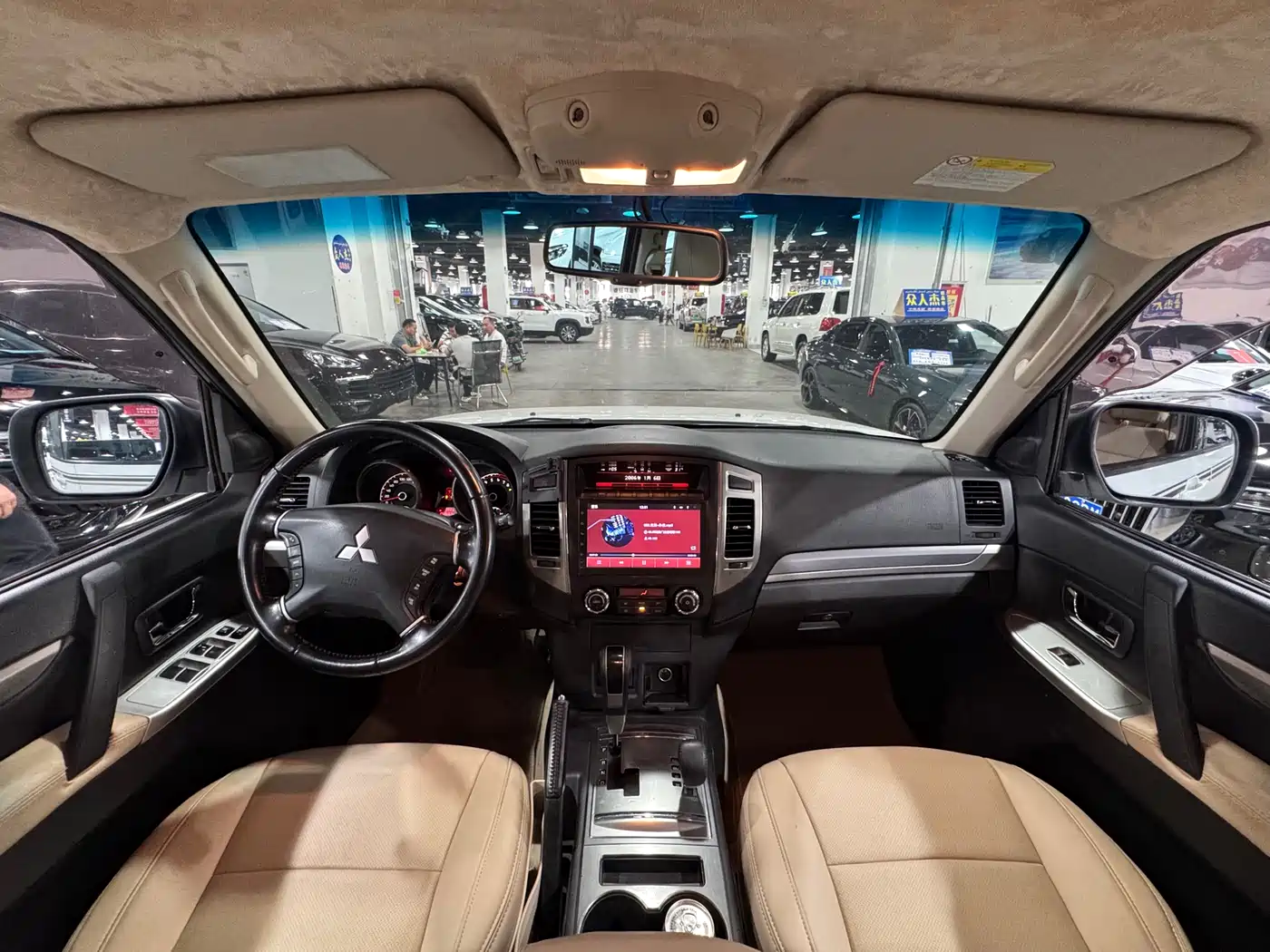 Mitsubishi Pajero (Import) 2016 3.0L Automatic Standard (China V) фото 8
