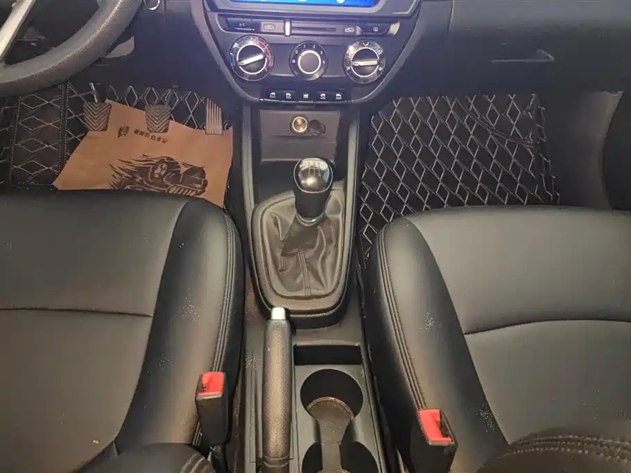 Hyundai Verna 2017 1.4L Manual Renewal Edition China VI фото 16