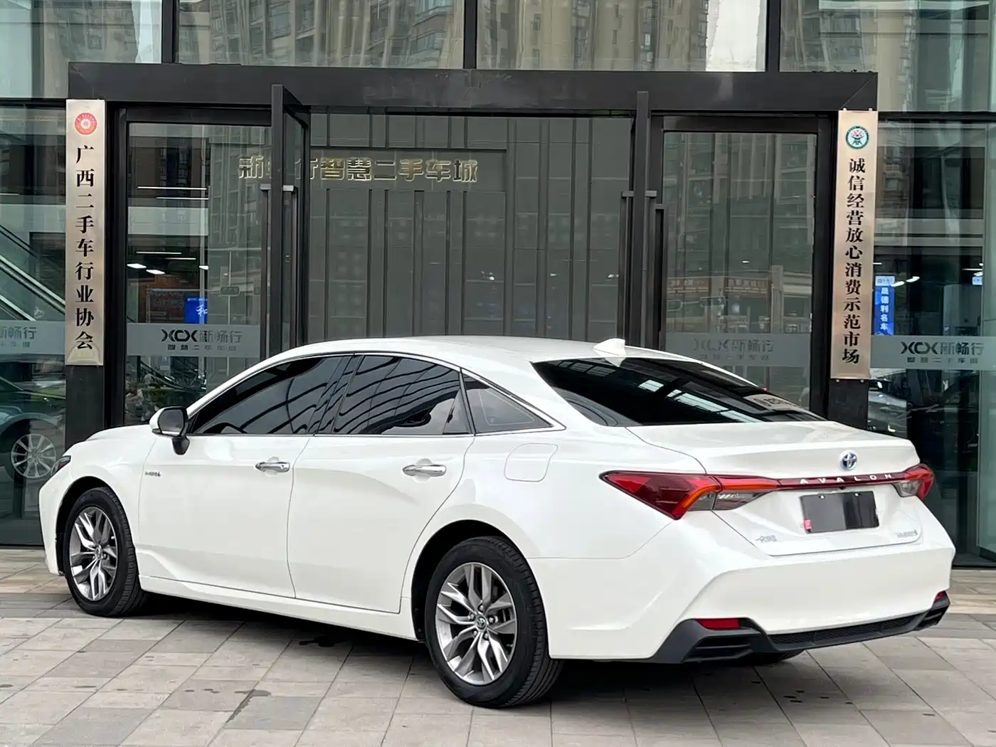 Toyota Avalon 2019 Hybrid 2.5L Luxury Edition China VI фото 4